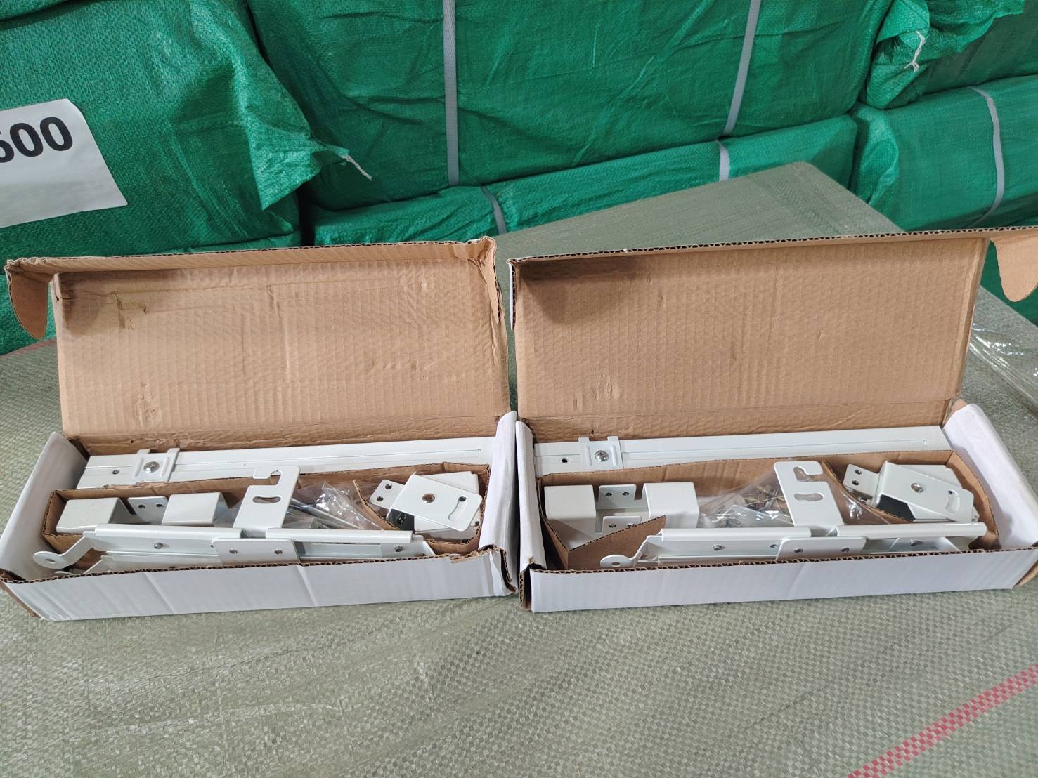 ขาแขวนโปรเจคเตอร์ ปรับความยาวได้ 60-90ซม.ใช้ได้กับโปรเจคเตอร์ทุกรุ่น