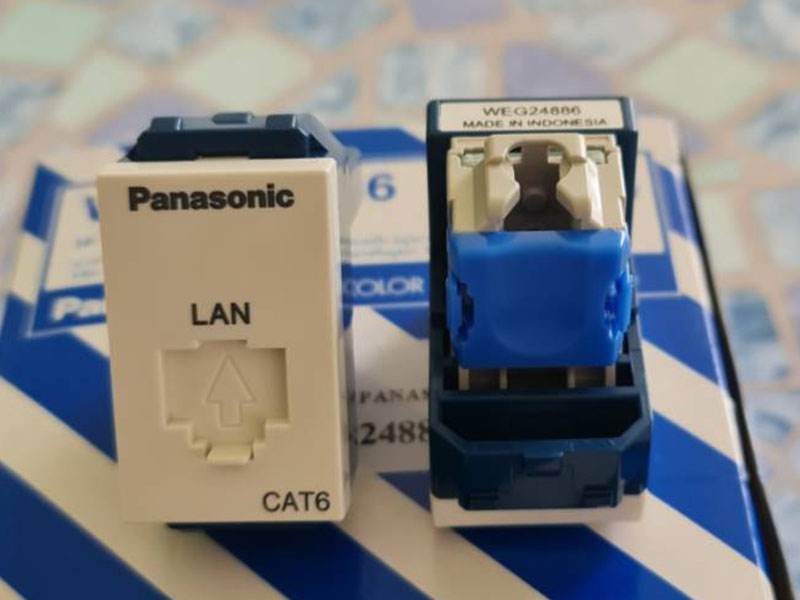 PANASONIC เต้ารับสายLAN CAT6 หรือCAT5 สีขาว