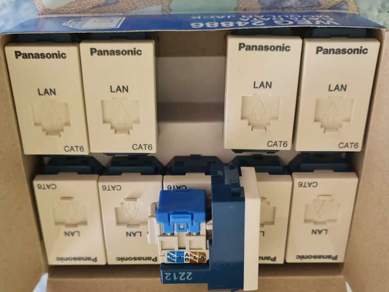 PANASONIC เต้ารับสายLAN CAT6 หรือCAT5 สีขาว