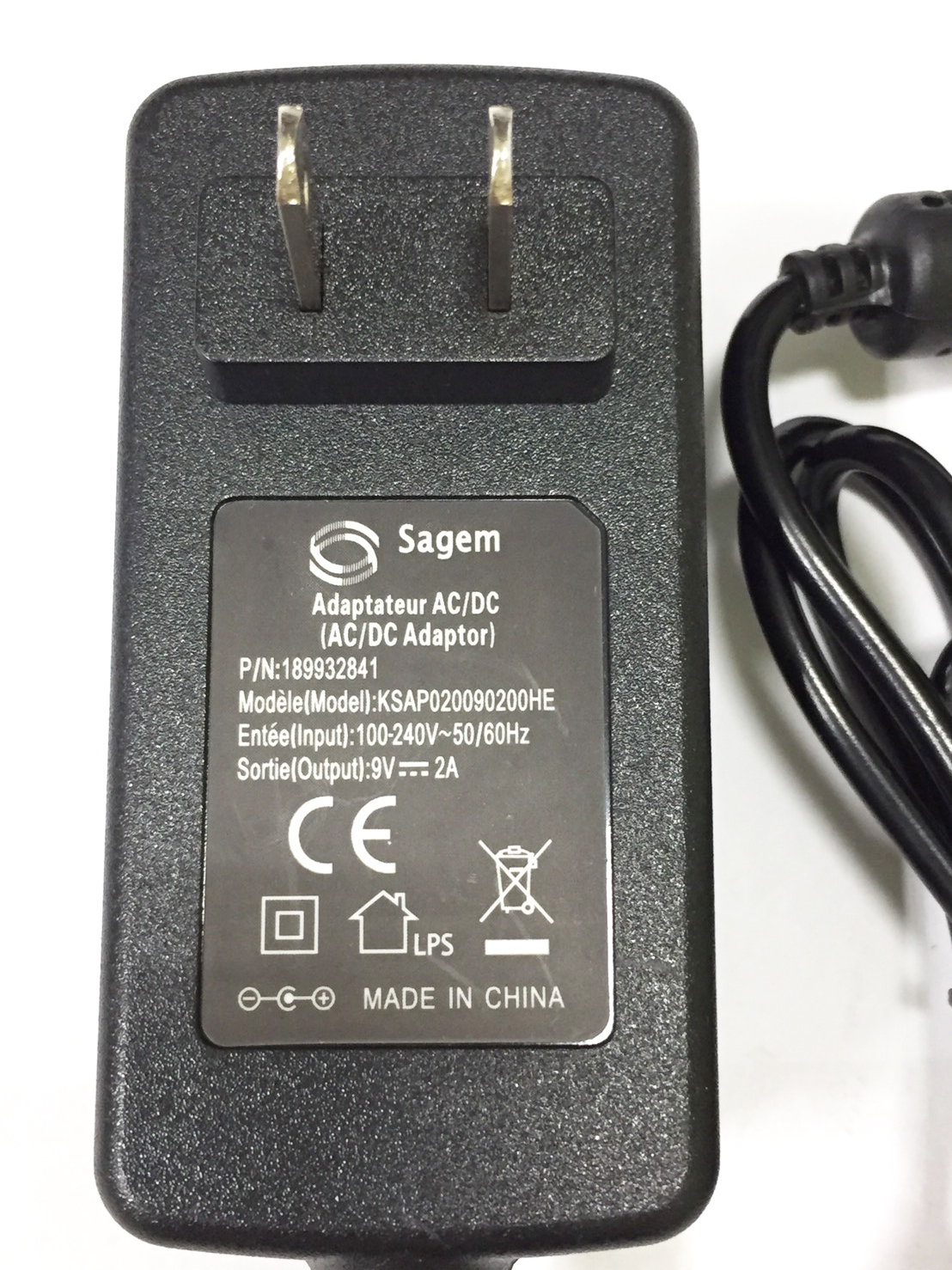 Adapter AC/DC 9V 2A
